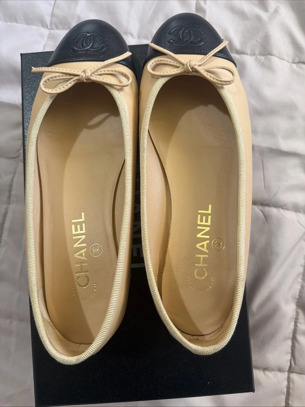 CHANEL Two-Tone Beige and Black Leather Cap-Toe Ballet Flats - Picture 3 of 5